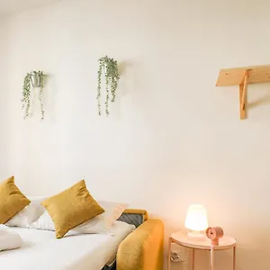 vieux-port-studio-neuf-hyper-centre-marseille.fr-provencehotel.com/